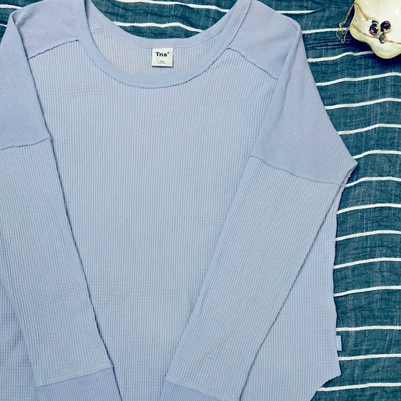Aritzia TNA thermal waffle long sleeve top - lilac XXS - Picture 6 of 7